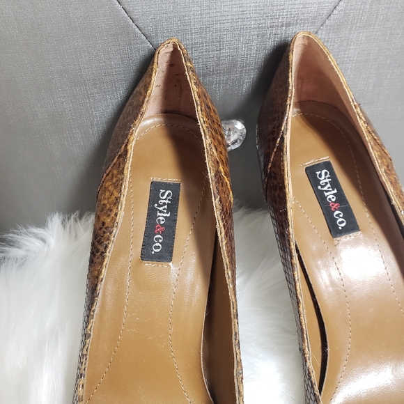 Style & Co. Snake texture leather heels - Picture 8 of 14